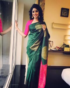 Nyla Usha Instagram - My love for kancheepuram.... #flowerstvawardnight #sareelove #classysassy
