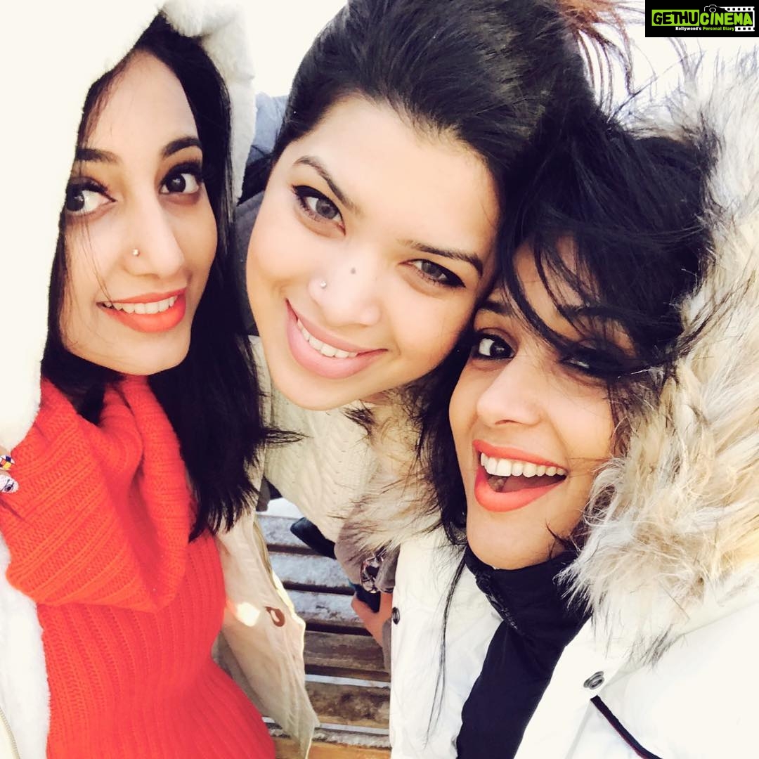 Nyla Usha Instagram - I like to holiday with friends who remind me to take out my phone for selfies...heheh @rjnimmy @donasebastian...time for a hotchoc😂