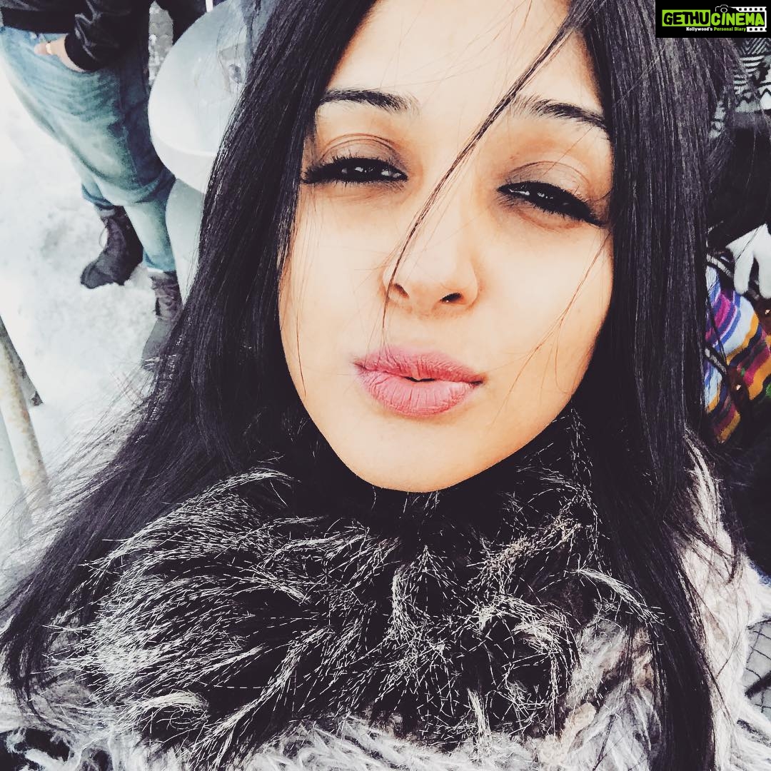 Nyla Usha Instagram - Incredibly beautiful Russia... it's snowing ! And I can't tell u the excitement of seeing snow for the first time.... #holidaytime #moscow❤️ #whitechristmas
