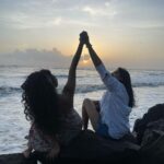 Nyla Usha Instagram - Sunset at Cherai🌅 . An evening with beach and babe
