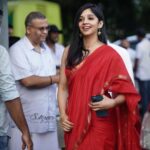 Nyla Usha Instagram – Wish me luck🤞🏼. 
Kunjammnees Hospital is my next ♥️.
New beginnings with some amazing actors @indrajith_s @joinprakashraj @baburajactor @sarayu_mohan.
Directed by Sanal V Devan.
Written by @abhayakumar.k and Anil Kurien.
Cinematography @ajaydavidkachappilly.
Produced by Santhosh Thrivikraman.
Count us in ur prayers as we  rolling today.