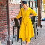Nyla Usha Instagram – Onam 🌸🌼🌺
Season of dress ups and sadhyas .
.
Wearing @jugalbandhi 💛
