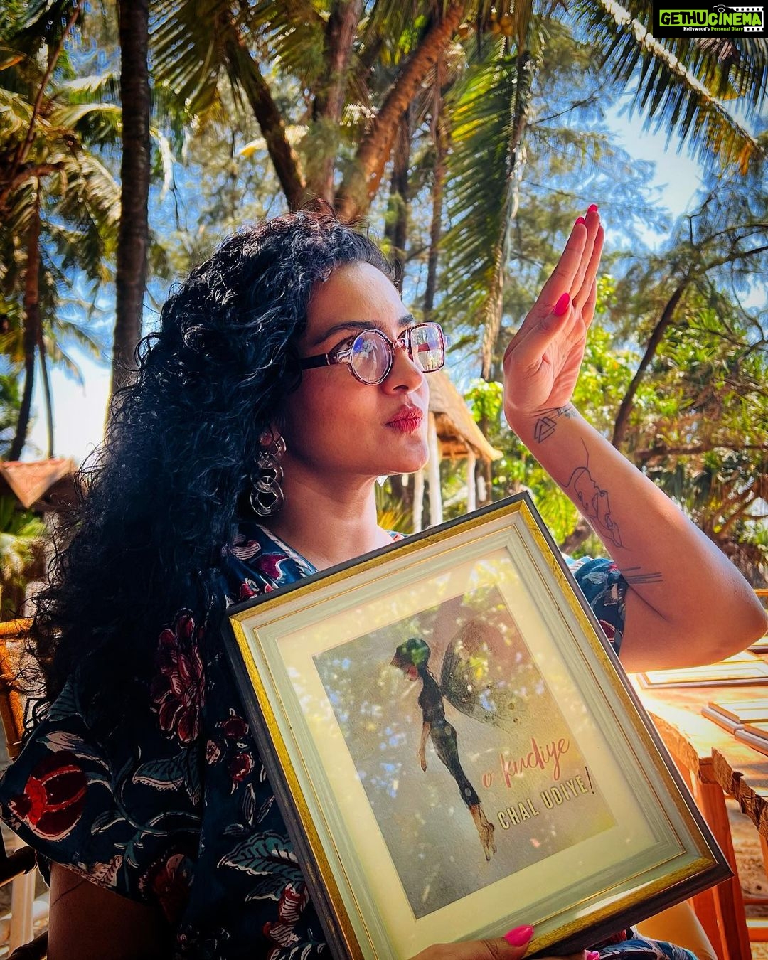 Parvathy Instagram - ‘O Kudiye, Chal Udiye’ Such a thoughtful gift from @wordsonawing_ Thank you!!