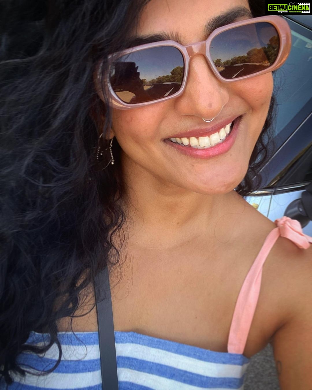 Parvathy Instagram - It’s a .. “hanger-stuck-in-my-mouth” kinda happy! 🤙🏾