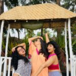 Parvathy Instagram - My darling friend Shmi, there is magic in the way you bring together the best people. It’s rooted in the purest intentions of championing one another and so, @smritikiran I’m not surprised why the weekend was such a baller time. @priathakur you’ve gone above and beyond taking such good care of us. Thank you so much for having us I’m so excited to be back to @larisaresort especially the new space coming up in #Goa. To the incredible women I had the opportunity to spend such quality time with, you inspire me so much. Thank you for sharing and caring with such warmth! Missed you terribly @athirasujatha ❤️