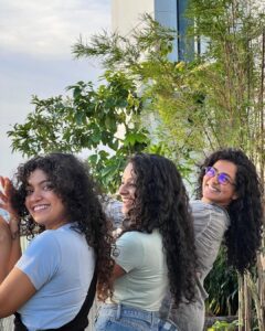 Parvathy Instagram - Le happYness 👾

#donutsgotnothingonus

📸 @bheegaran took the epic curls shots!