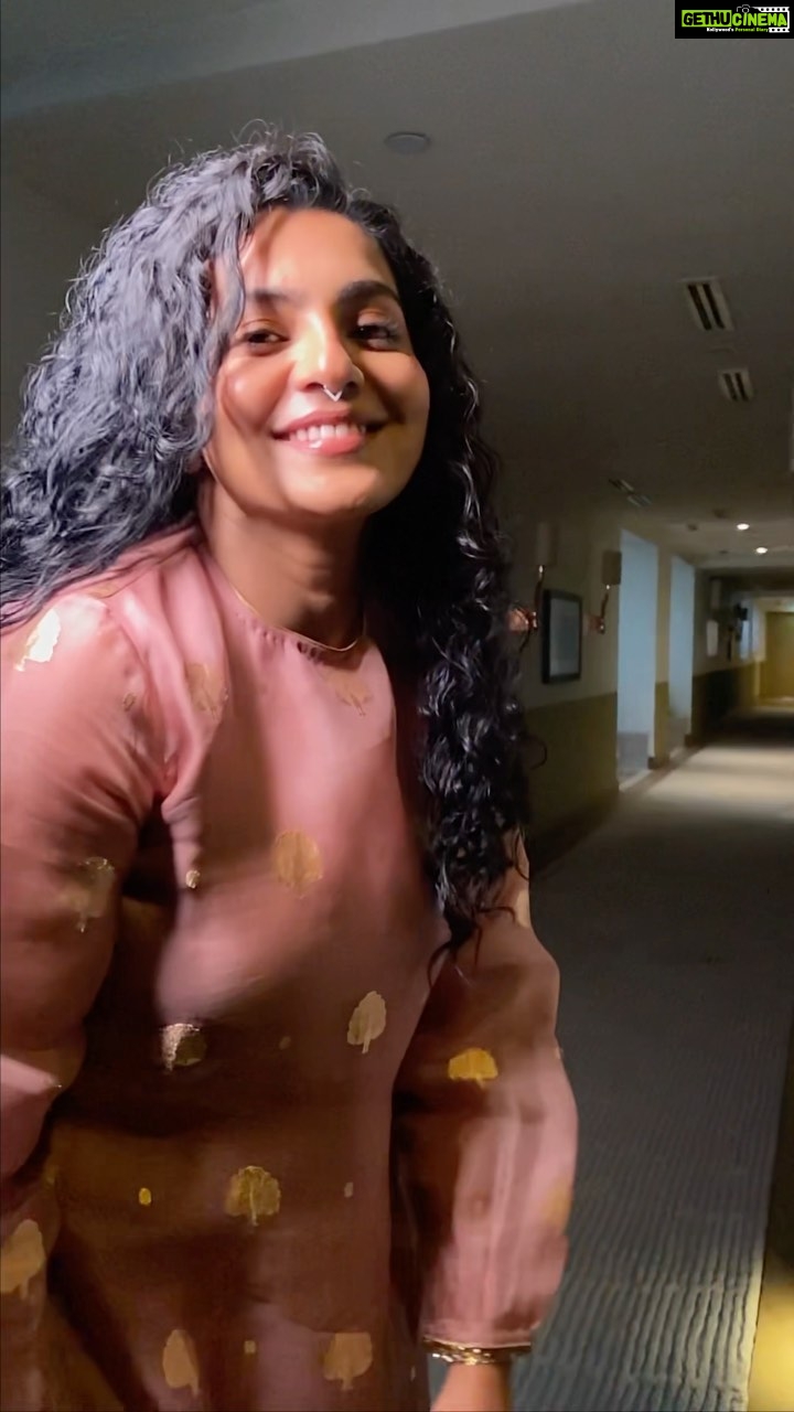 Parvathy Instagram - Even though @par_vathy and I have known each other for 7+ years, I have never seen her in action during a photoshoot. So when I got a chance last weekend, I managed to take some videos and photos 🤓 Stunner in every sense! 👗@raw_mango Thank you @ria.tulal for making this happen ❤️