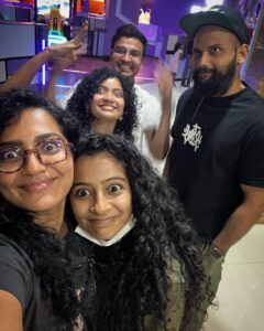 Parvathy Instagram - Le happYness 👾

#donutsgotnothingonus

📸 @bheegaran took the epic curls shots!