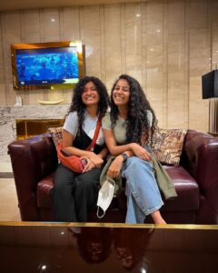 Parvathy Instagram - Le happYness 👾

#donutsgotnothingonus

📸 @bheegaran took the epic curls shots!