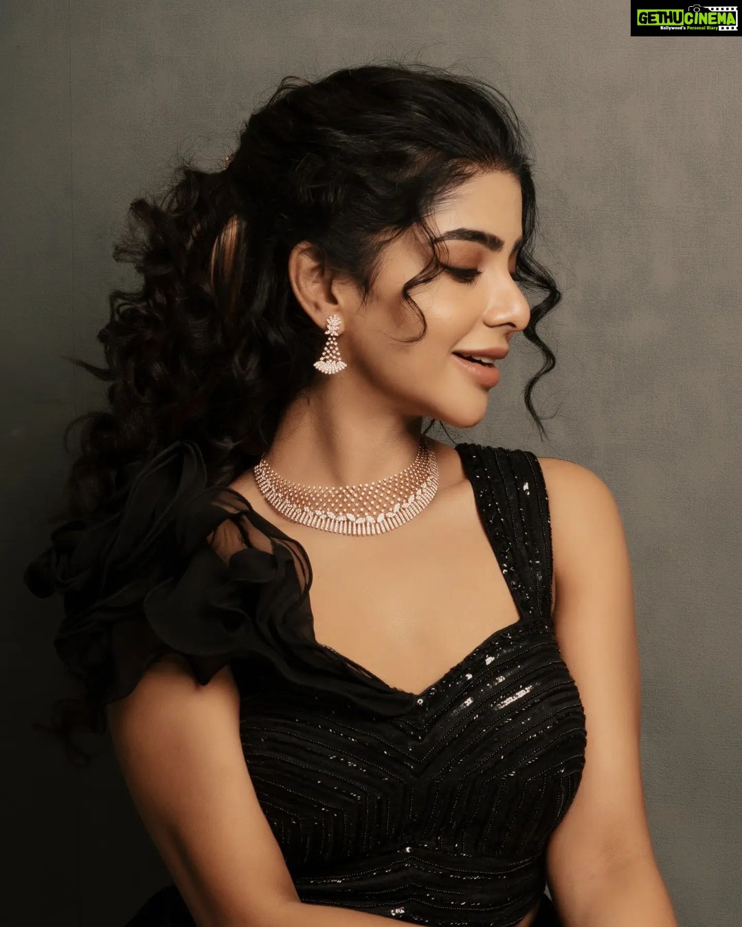 Pavithra Lakshmi Instagram - Wondr Diamonds is the new talk of the town and I was glad to launch their one of a kind Shop-in-Shop at Big Bazaar Street, Coimbatore. They are South India's First and Largest Lab-Grown Diamond Jewellery brand. They have seven outlets across South India - 3 in Chennai , 2 in Bengaluru & 2 in Coimbatore. They are also set to launch their new store at Hyderabad. Check out their stores and get yourself Sparkling Diamonds. @wondrdiamonds @swetha.raghul @shloka.store @rush.republic @makeoversbysupriya #storieswithwondrdiamonds #wondrdiamonds #labgrowndiamonds #ecofriendly #cvddiamonds #diamondjewellery #sustainablejewellery #minimaljewellery #finejewellery #everydaywearjewellery #dailywearjewellery #affordablejewellery #trendyjewellery
