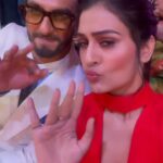 Payal Rajput Instagram – One with the power house @ranveersingh π₯°π
.
#sima2022 #ranveersingh π€
Wearing @suma.rana23 π