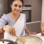 Pearle Maaney Instagram – This Onam, start your mornings with my favourite Oats Payasam. Made with nutritious Quaker Oats Multigrain that has the #PowerOf5 ingredients- Oats, Wheat, Barley, Ragi and Flax Seeds. Relish this tasty recipe made with love and warmth. Wish you and your family a Happy Onam!
#Collab
 
Made with Oats:
½ cup Quaker Oats Multigrain
1 ½ cup Skim Milk
½ cup Sugar (Optional)
½ cup Ghee (Optional)
Cashews ~ as desired 
1 pinch Cardamom Powder

Serves: 4-6 people 

Preparation: 
1. Roast cashew nuts till golden and Set them aside.
2. To the same pan, add Quaker Oats Multigrain. Toast n ‘roast ’em till they’re golden. Then pour milk and mix.
3. Cook until it turns thick. Then add cardamom powder and sugar ( optional) Mix until it dissolves.
4. Pour a little ghee( optional) and stir. Transfer Oats Payasam to a serving bowl.
5. Garnish with Cashew Nuts. Serve hot or warm!

@Quaker_India
#Onam #PowerOf5 #Fuelfortherealfit #Quaker #Oats #Recipe#HappyOnam #Nutrition
.
Directed by @khasak.films 
Camera & Edit @ameer__ami_ 
Styling & MUA @ashna_aash_