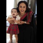 Pearle Maaney Instagram - Helloo! Hellooo! Ellaavarkkum sukham alle… 😀Njangal super aayittirikkunnu.. kando mummyum Niluvum matching matching aanu…Also Oru new Video Youtubil ittittundu. Kaanaan marakkalletto ❤️ photo eduthathu @srinish_aravind aanu keto … 🥰