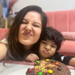 Pooja Bose Instagram - May u live my life too aur kya de sakti hu tujhe 😇😇 my angel my lifeline my everything thanku for choosing my womb to be born and this day I will always celebrate double as ur birthday and a mothers birth day too ❤️