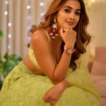 Pooja Hegde Instagram - Happy Diwali 🪔 Hope that love, light and laughter follows you wherever you are❤️ muahhhhhh 😘