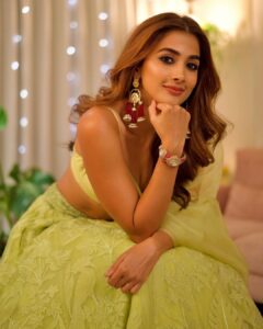 Pooja Hegde Instagram - Happy Diwali 🪔 Hope that love, light and laughter follows you wherever you are❤️ muahhhhhh 😘
