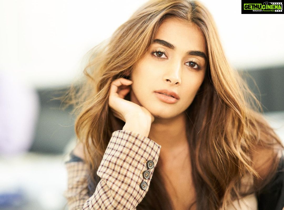 Pooja Hegde Instagram - Life update: Still a mess 🫠🫠🫠📸- @avigowariker