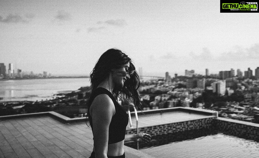 Pooja Hegde Instagram - City girl in her city world. #home Mumbai, Maharashtra