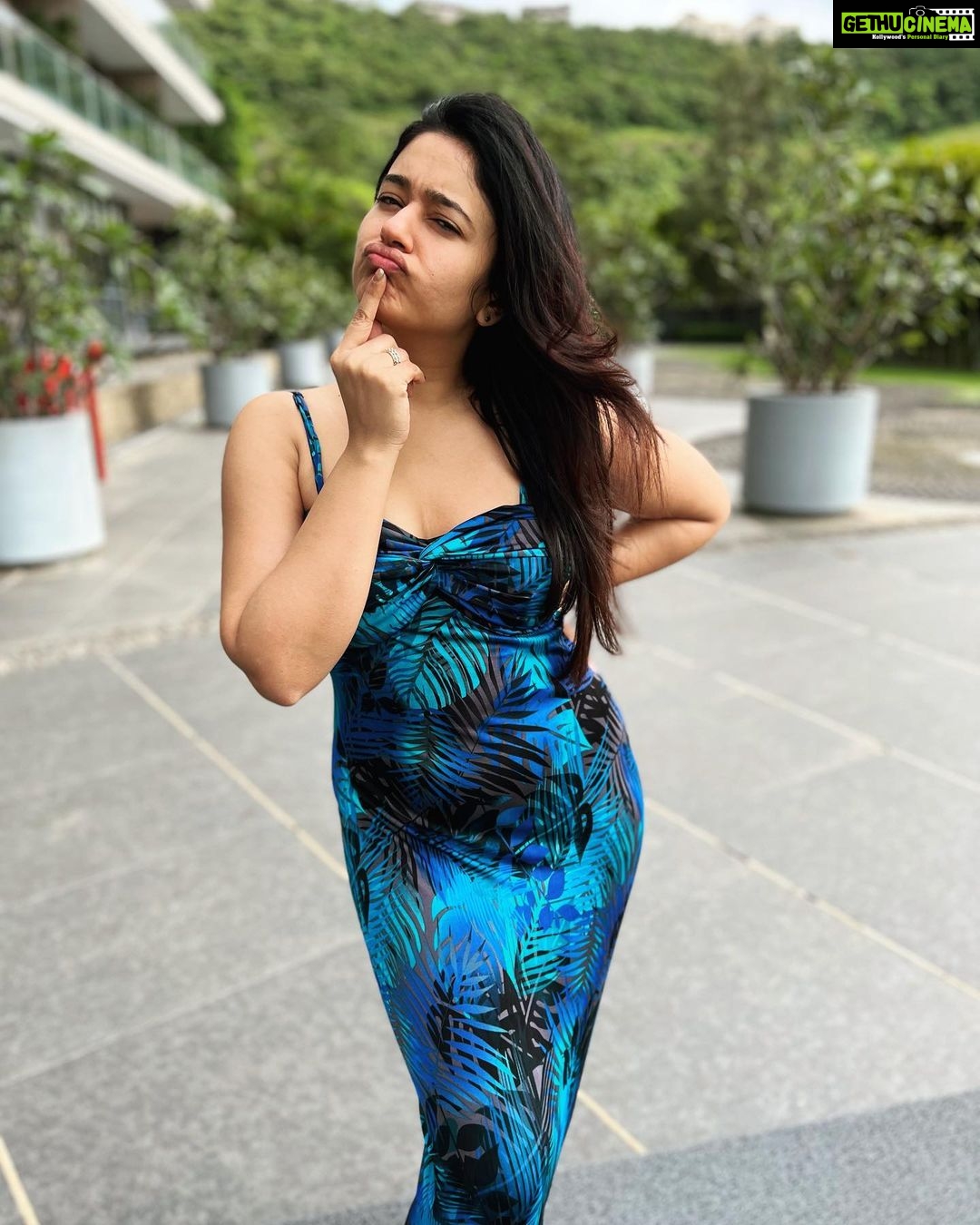 Poonam Bajwa Instagram - Good evening people 💜💜💜💜 Oxford Golf Resort