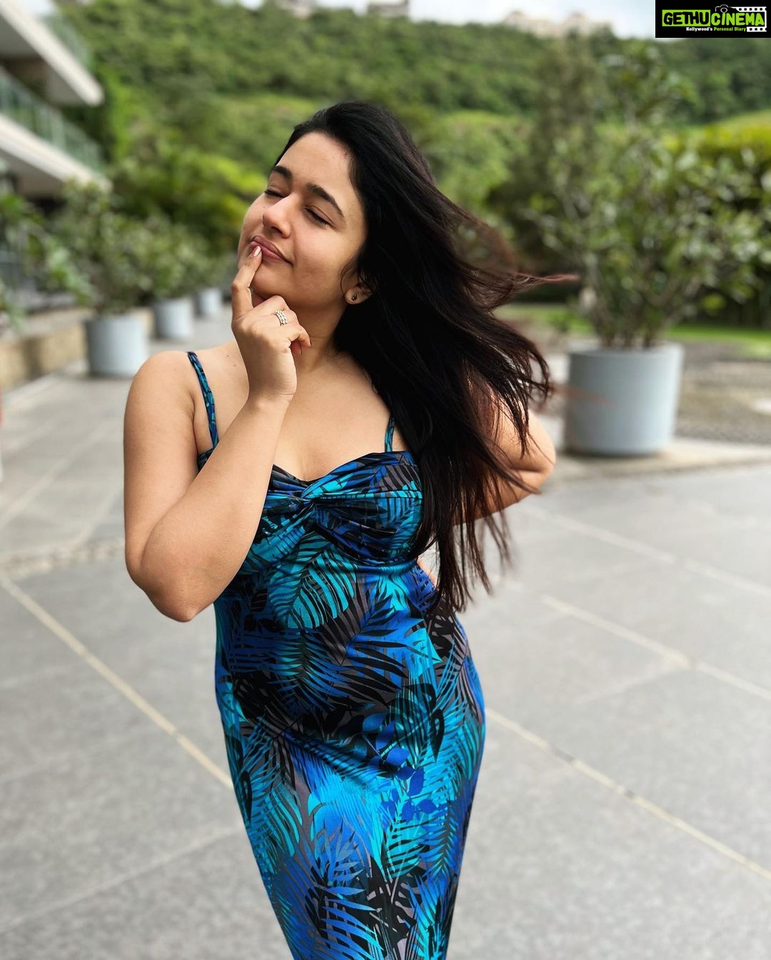 Poonam Bajwa Instagram - Good evening people 💜💜💜💜 Oxford Golf Resort