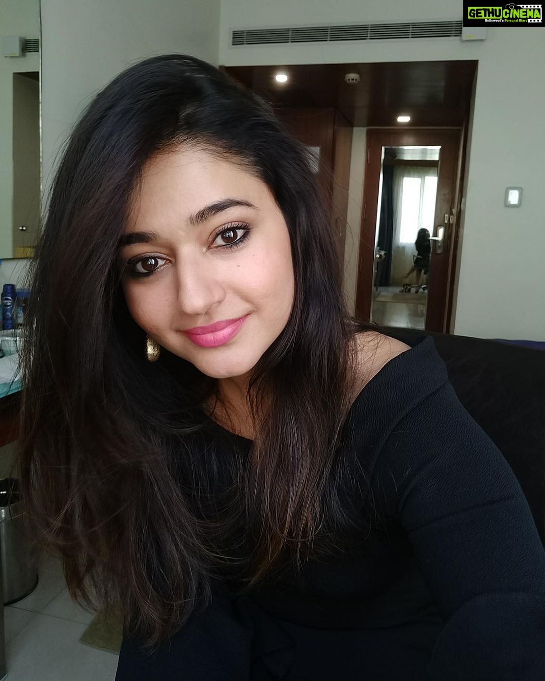 Poonam Bajwa Instagram - “Write it on your heart that everyday is the best day in the year “-Ralph Waldo Emerson What if today is actually the best day ever ? #morningslikethese#newdaynewstart#nowandforward