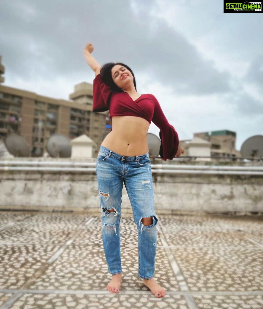 Poonam Bajwa Instagram - Hello October ❤️ “Ah,September! You are the doorway to the season that awakens my soul….but I must confess I love you only because you are a prelude to my beloved October.”~ Peggy Toney Horton #newmonth#newblessings#somethingintheair#afeelingicantexplain#❤️❤️❤️❤️❤️❤️