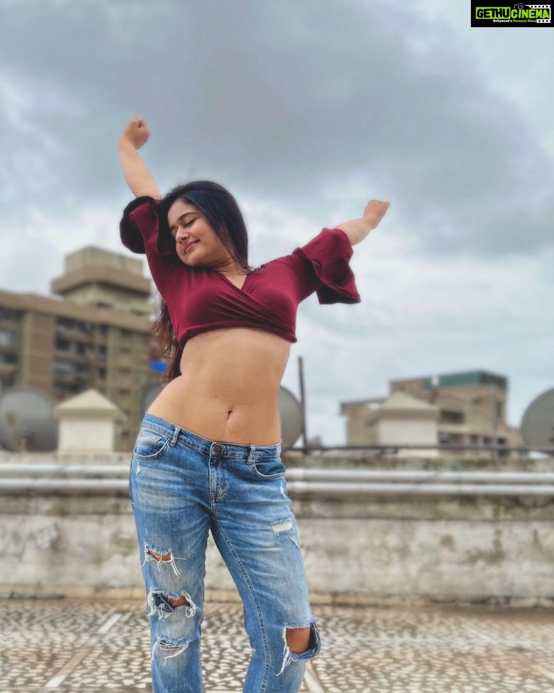 Poonam Bajwa Instagram - Hello October ❤️ “Ah,September! You are the doorway to the season that awakens my soul….but I must confess I love you only because you are a prelude to my beloved October.”~ Peggy Toney Horton #newmonth#newblessings#somethingintheair#afeelingicantexplain#❤️❤️❤️❤️❤️❤️