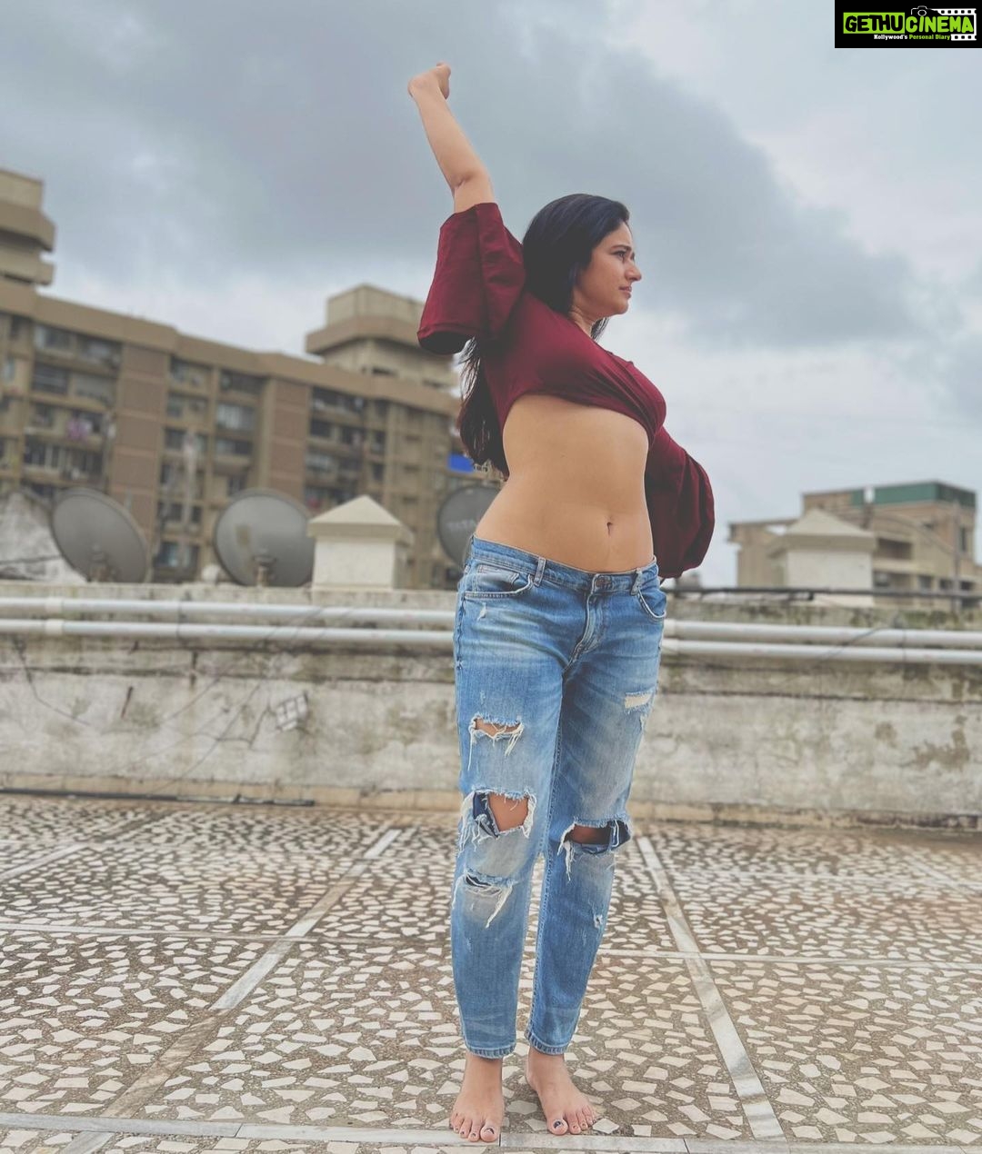 Poonam Bajwa Instagram - Hello October ❤️ “Ah,September! You are the doorway to the season that awakens my soul….but I must confess I love you only because you are a prelude to my beloved October.”~ Peggy Toney Horton #newmonth#newblessings#somethingintheair#afeelingicantexplain#❤️❤️❤️❤️❤️❤️