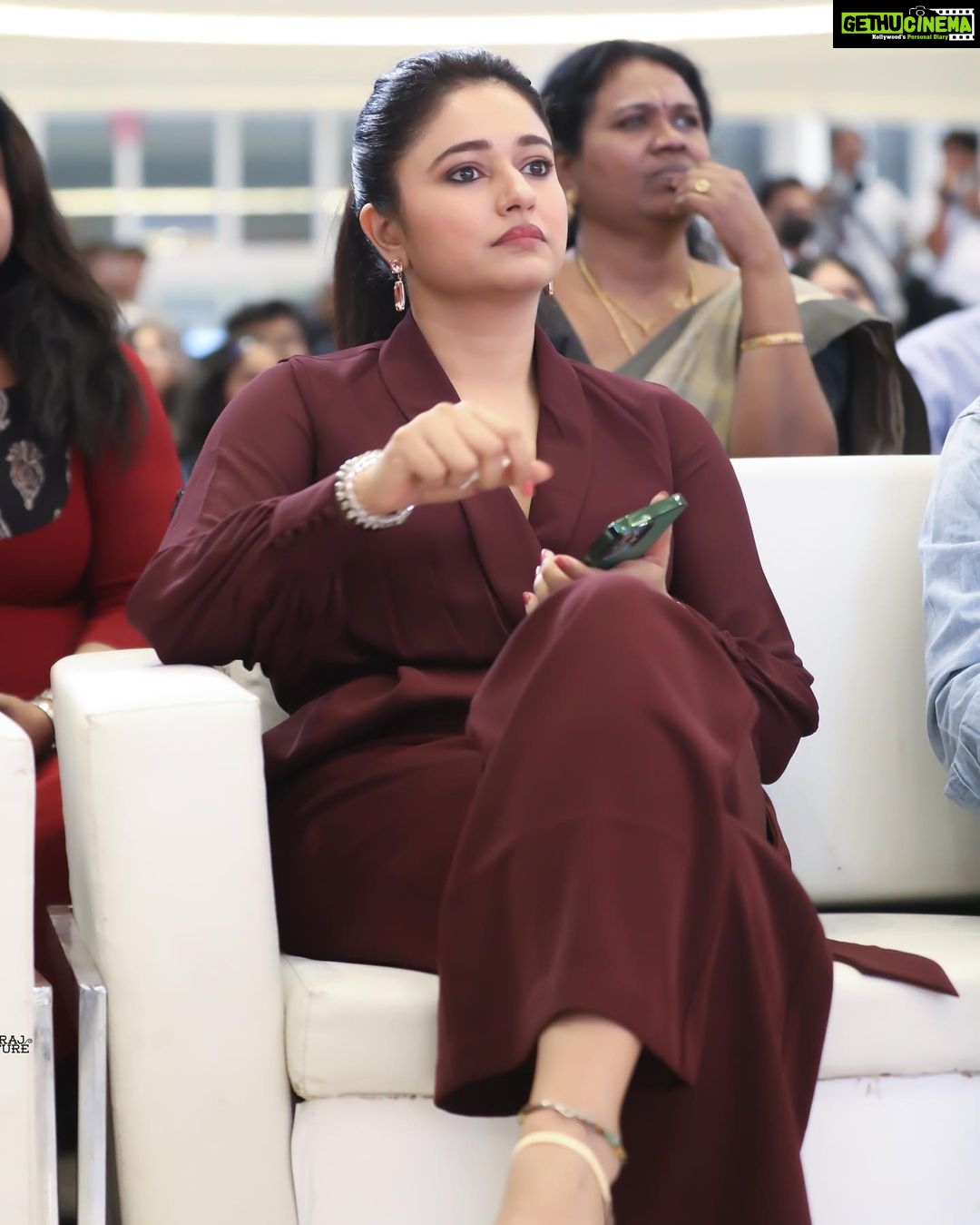 Poonam Bajwa Instagram - In Gods own country capital!Main hoom Moosa out on 30 th Septmember 2022!Much much much love ❤️ to Kerala!!! Thank you for these clicks @sreeraj_capture !mainhoommoosa#trivandrumdiaries#lulumalltrivandrum#pressevent#mollywood# LuLu MALL Trivandrum
