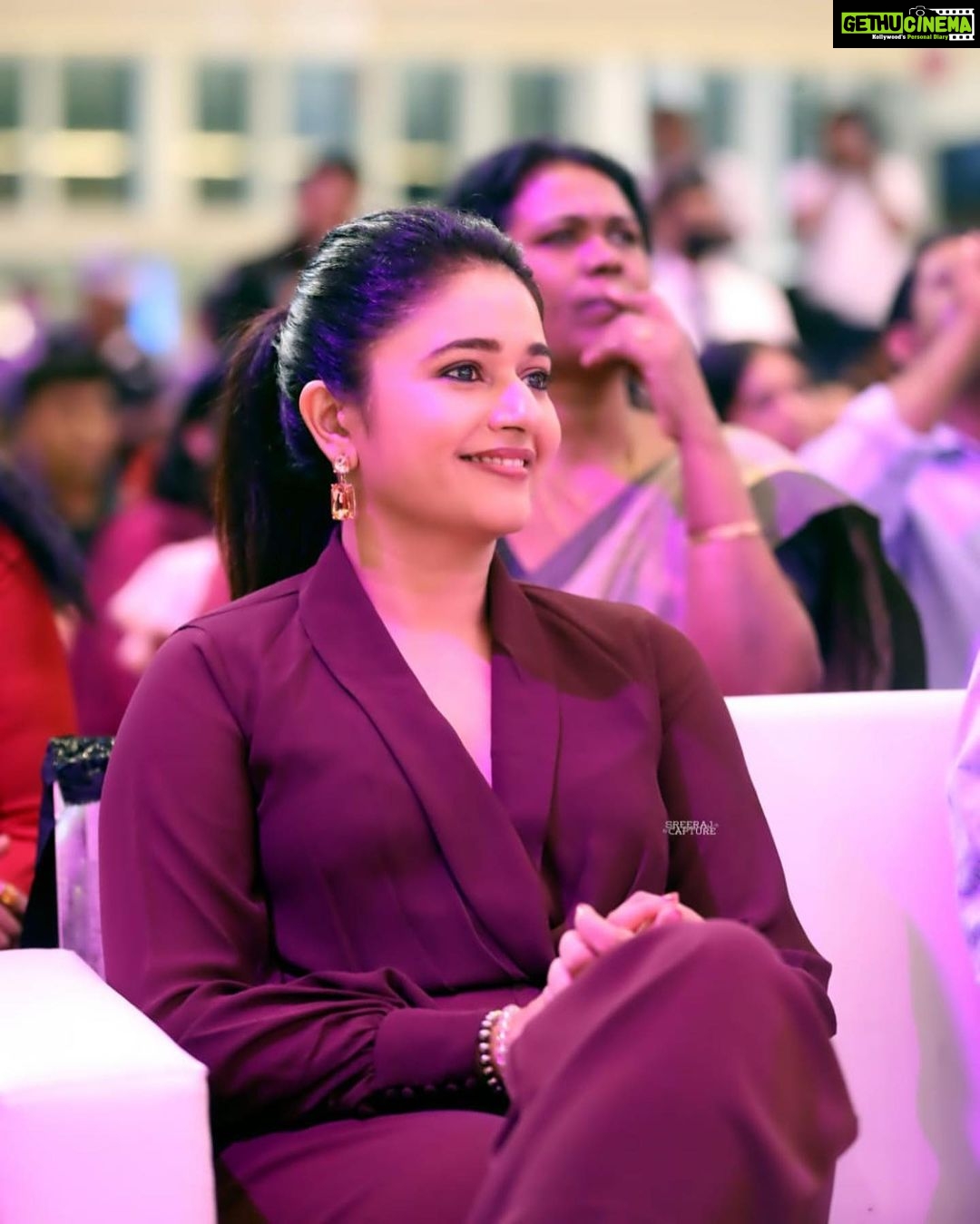 Poonam Bajwa Instagram - In Gods own country capital!Main hoom Moosa out on 30 th Septmember 2022!Much much much love ❤️ to Kerala!!! Thank you for these clicks @sreeraj_capture !mainhoommoosa#trivandrumdiaries#lulumalltrivandrum#pressevent#mollywood# LuLu MALL Trivandrum