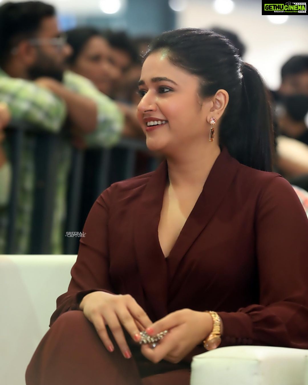 Poonam Bajwa Instagram - In Gods own country capital!Main hoom Moosa out on 30 th Septmember 2022!Much much much love ❤️ to Kerala!!! Thank you for these clicks @sreeraj_capture !mainhoommoosa#trivandrumdiaries#lulumalltrivandrum#pressevent#mollywood# LuLu MALL Trivandrum