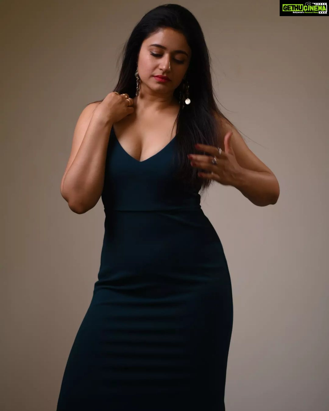 Poonam Bajwa Instagram - "I saw that you were perfect,and so I loved you.Then I saw that you were not perfect and I loved you even more" -Angelita Lim #inloveeveryday#whatmakestheworldgoround #whatmakestheskyblue#whatmakesthegrassgrow#lovewins#everysingletime @curls_and_curves555 📸📸@unique_amit212