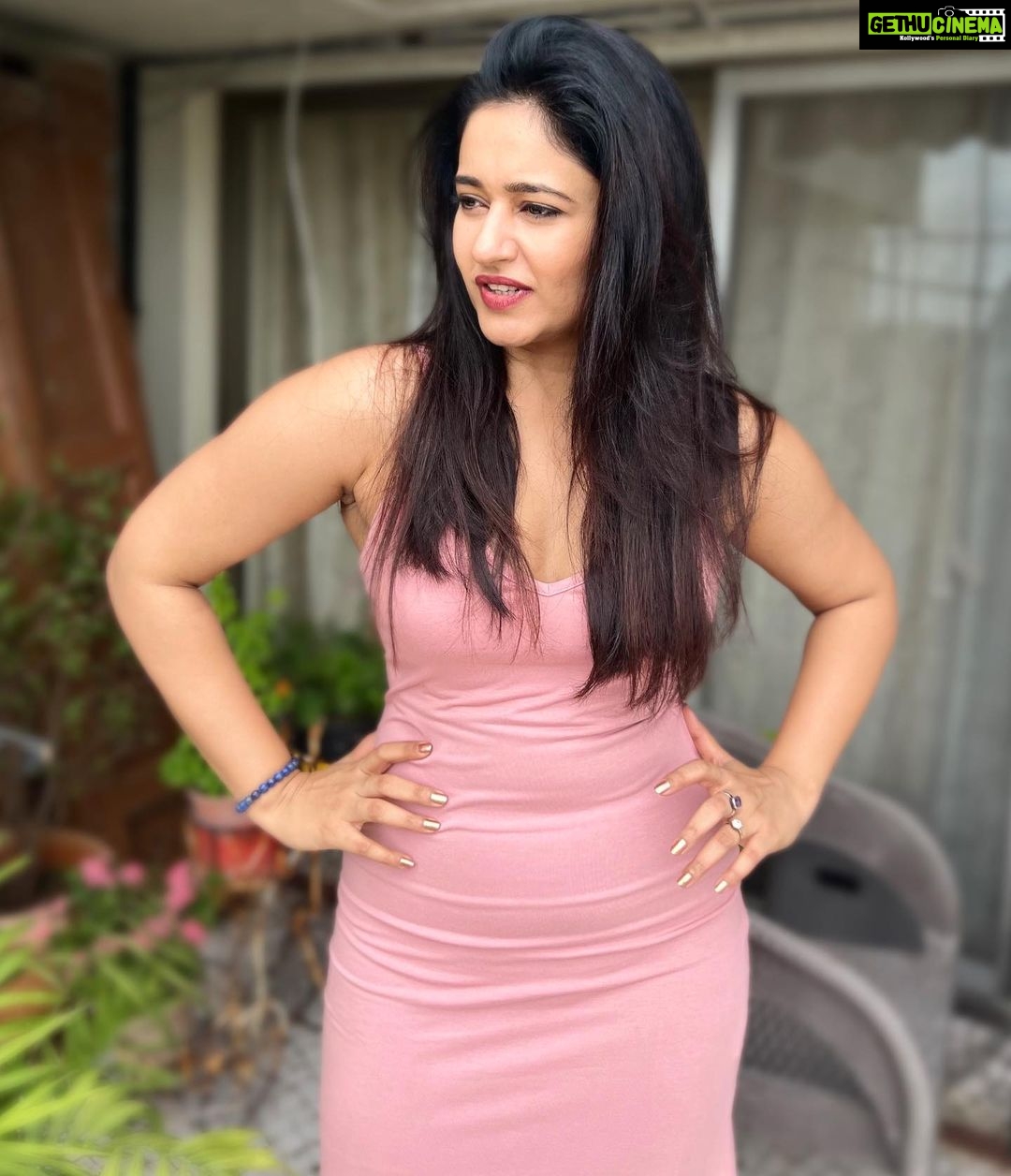 Poonam Bajwa Instagram - Good evening to you#💫💫💫💫