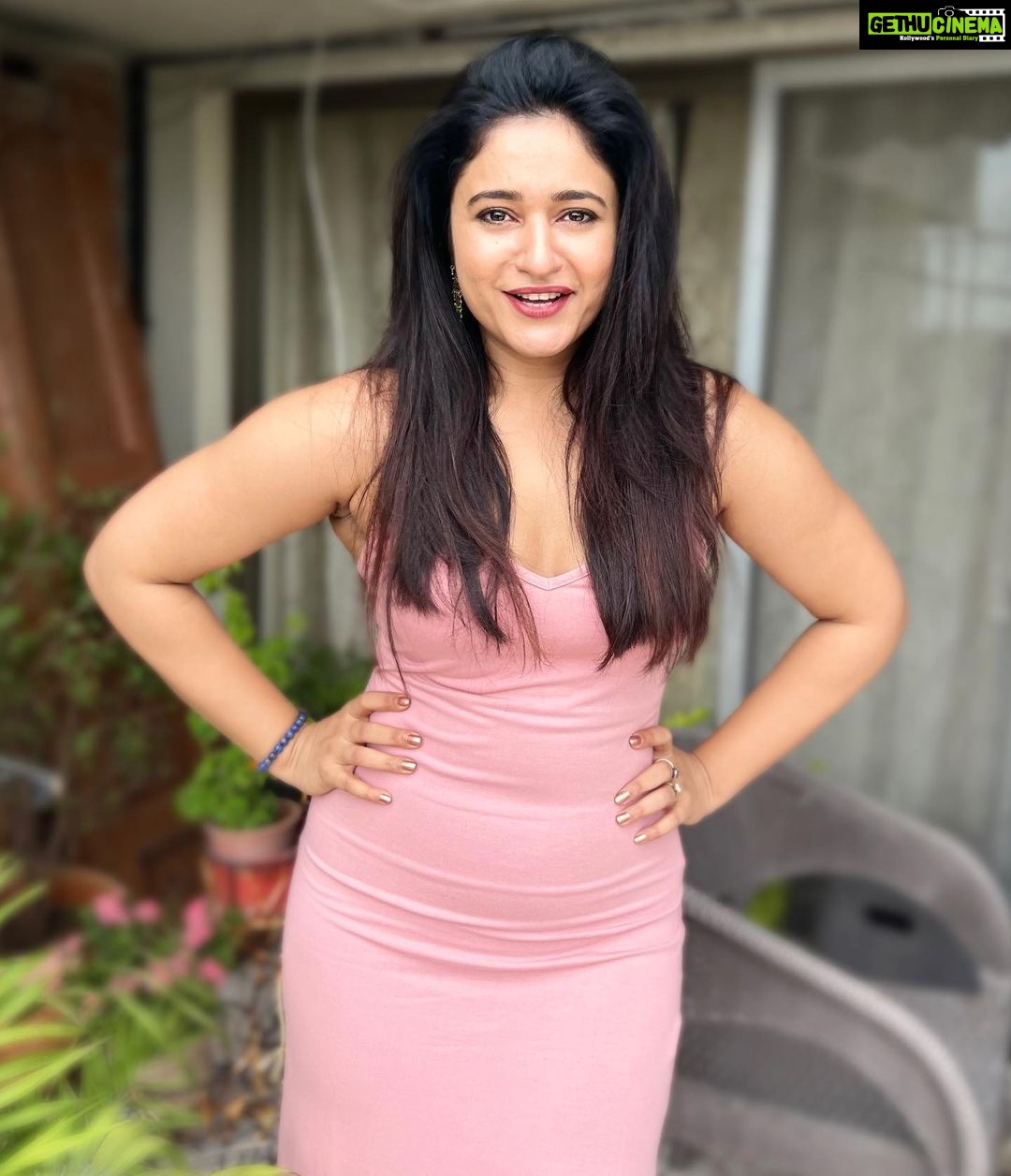Poonam Bajwa Instagram - Good evening to you#💫💫💫💫