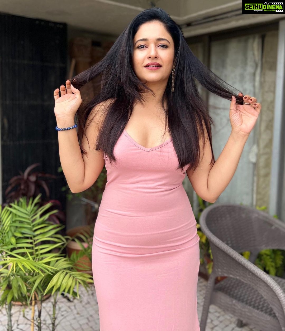 Poonam Bajwa Instagram - Good evening to you#💫💫💫💫