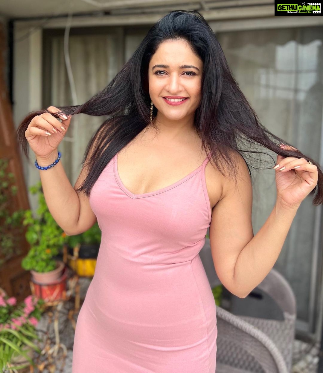 Poonam Bajwa Instagram - Good evening to you#💫💫💫💫