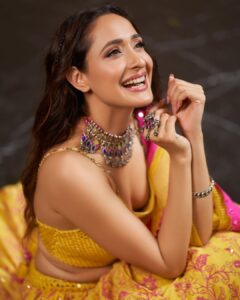 Pragya Jaiswal Instagram - Happy Janmashtami 🌼🌼 Outfit @sukritiandaakritiofficial Choker @baublelove Ring @shringaaar.theethnicstory Bangle @abhilasha_pret_jewelry Bag & footwear @vareli.bafna Styled by @anshikaav Assisted by @roshiijain @styledbytanishaa Make up @adhishreep Hair @ramihalder Photographer @dieppj
