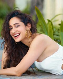 Pragya Jaiswal Instagram - Before and after I get some good lighting 🤪