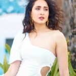 Pragya Jaiswal Instagram – Making messy hair a thing again ..