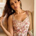 Pragya Jaiswal Instagram - Festive mood 🌸🌸 Outfit @tamannapunjabikapoor Jewellery @karishma.joolry Footwear @fizzygoblet Styled by @anshikaav Assisted by @tanishaas_ @roshiijain Photographer @gohil_jeet