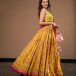 Pragya Jaiswal Instagram – Happy Janmashtami 🌼🌼

Outfit @sukritiandaakritiofficial 
Choker @baublelove
Ring @shringaaar.theethnicstory 
Bangle @abhilasha_pret_jewelry 
Bag & footwear @vareli.bafna 
Styled by @anshikaav 
Assisted by @roshiijain @styledbytanishaa
Make up @adhishreep 
Hair @ramihalder
Photographer @dieppj