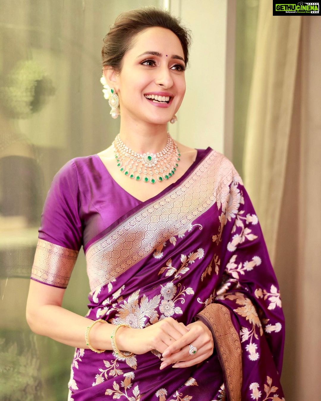 Pragya Jaiswal Instagram - Life isnβt perfect, but your sarees can be ππ For the opening of #KanchipuramNarayaniSilks in Hyderabad: Saree @kanchipuramnarayanisilks Jewellery @southindia_jewellers Stylist @neeraja.kona Asst stylist @manogna_gollapudi Makeup @makeupbymadhushreeganapathy Hair @venkymakeupstudio Photographer @pranav.foto