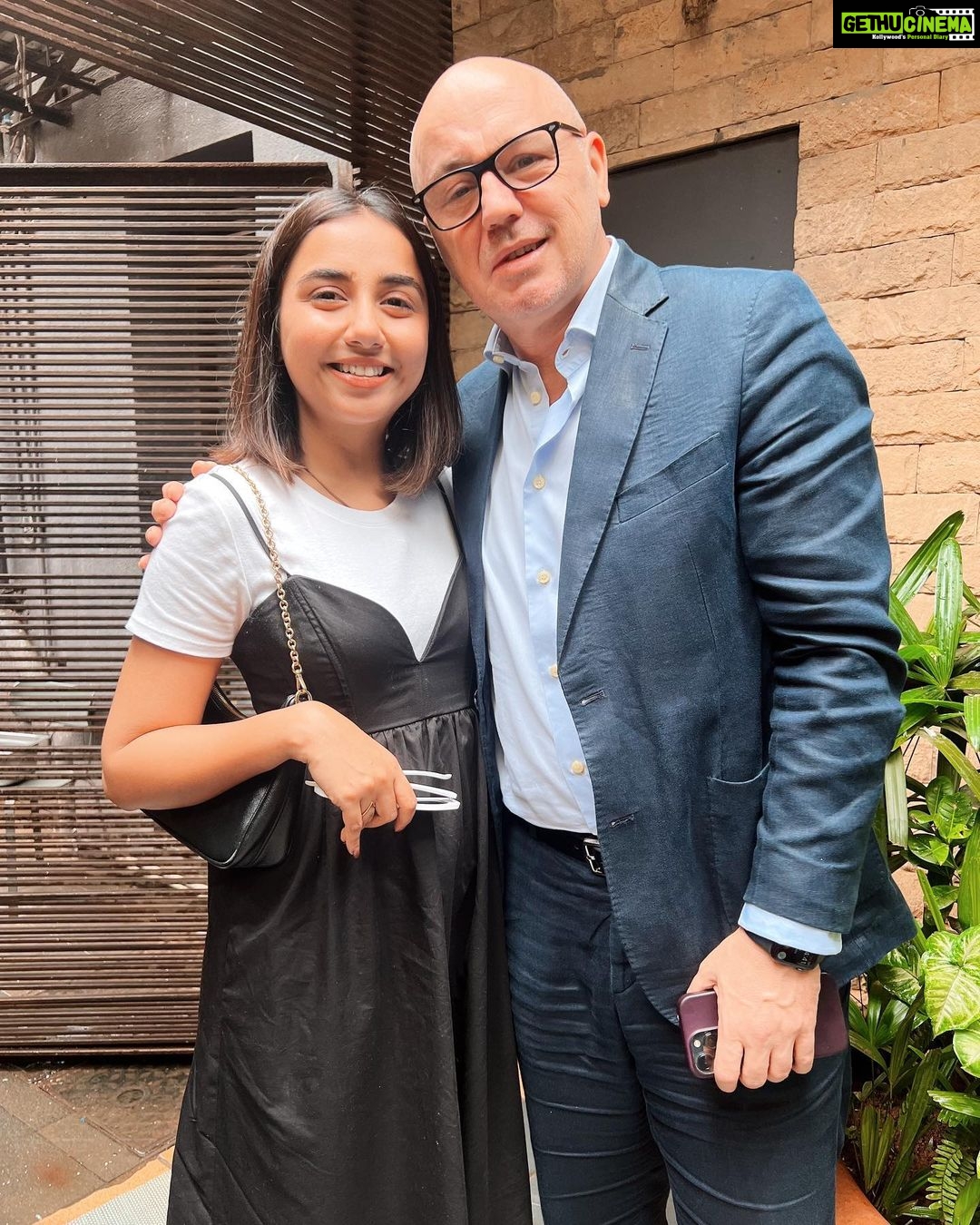 Prajakta Koli Instagram - What a lovely lunch with @alessandrodemasi_ig today talking about everything Italian! 🇮🇹♥️