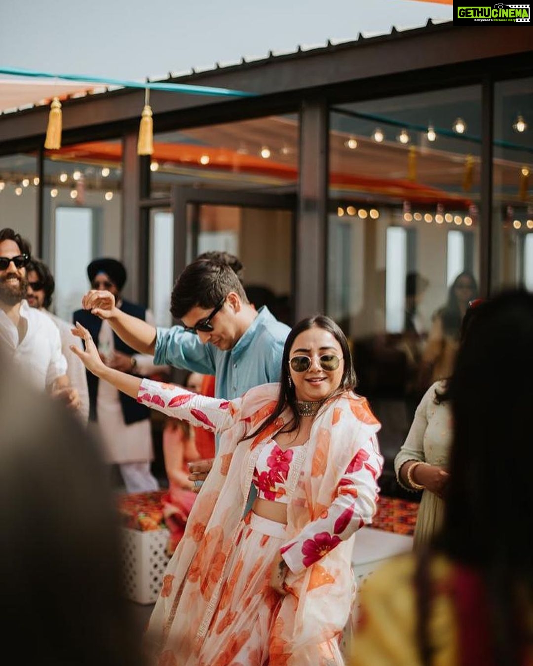 Prajakta Koli Instagram - I think it’s clear who the photogenic one in this relationship is. 😶 .. .. 📷- @sutej.pannu