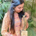 Prajakta Koli Instagram - I just happen to have the fortune of holding this prestigious award on behalf of the wonderful team of ‘Khayali Pulav’. Thank you @dpiff_official for this honour. 🤍 .. @dudeja_sahaab @onedigitalentertainment @manojkumarkhatoi @sudeeplahiri12 @gurpreetbhasin @sourav1911 @ravi_dc @yashpania