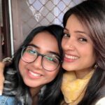 Prajakta Koli Instagram - Here are the happy faces of people who have made a show with a lot of love. Hope you enjoy it as much as we loved making it. Missing @devyani.shorey ! ♥️ #Mismatched on @netflix_in today at 1:30pm! ♥️🥺🥳💫