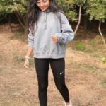 Prajakta Koli Instagram - Awky Awkwardson ➡️ Sleepy Sleeperson ☺️ . . . #GoodMorning