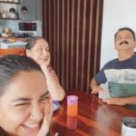 Prajakta Koli Instagram - Just a regular morning in the Koli household! Naarali Pournimechya Shubhechha!!🥥💫 #HeeHee