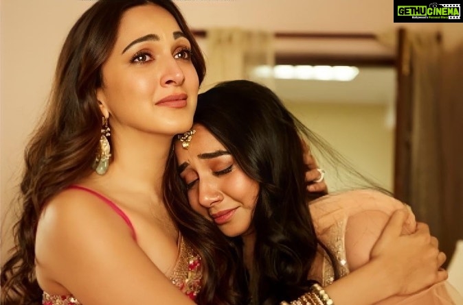 Prajakta Koli Instagram - I am still waiting for this to hit me. Nothing yet. But oh the joy of seeing how much you loved watching JugJugg Jeeyo with your family and frenns! ♥️ Thank you!