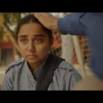 Prajakta Koli Instagram - One of my favourite scenes from the movie. ♥️ @yashpalsharma007 sir’s dialogue gave me goosebumps. Have you watched the film? #KhayaliPulao LINK IN BIO!